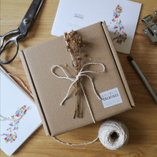 Load image into Gallery viewer, Personalized Full Gift set- Hardin Gift tag and Mini-Notecard set

