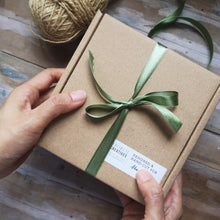 Load image into Gallery viewer, Personalized Full Gift set- Santan Gift tag and Mini-Notecard set
